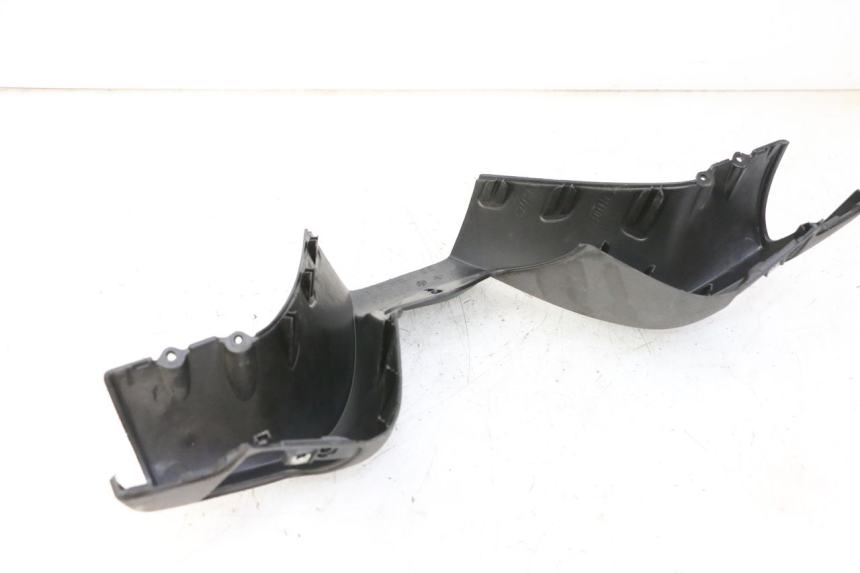 photo de HANDLEBAR COVER FRONT PIAGGIO MP3 125 (2006 - 2014) - Technical close-up