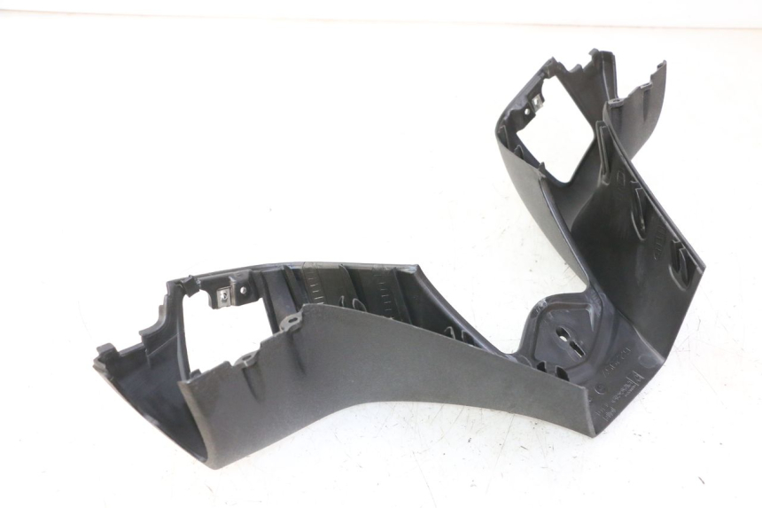 photo de HANDLEBAR COVER FRONT PIAGGIO MP3 125 (2006 - 2014) - Fixing points details