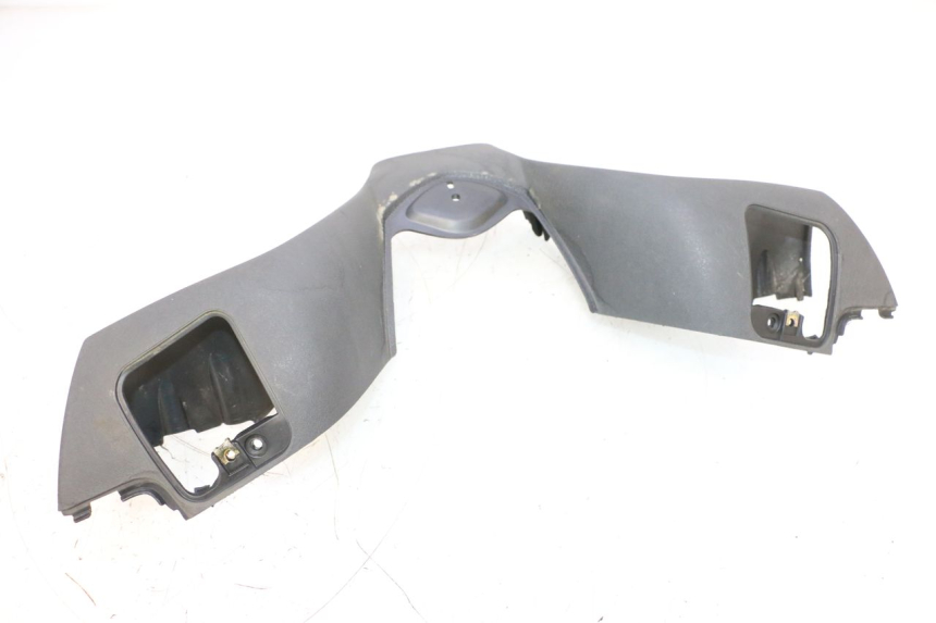 photo de HANDLEBAR COVER FRONT PIAGGIO MP3 125 (2006 - 2014) - Zoom on usage condition