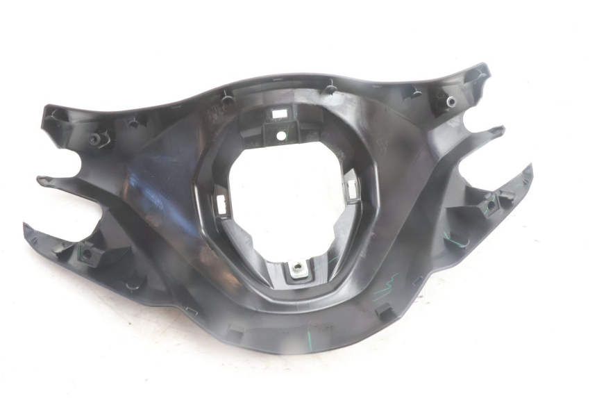 photo de HANDLE BAR FRONT PANEL YAMAHA N-MAX NMAX 125 (2021 - 2024) - Zoom on usage condition