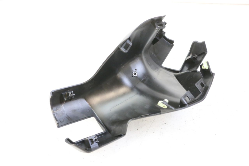 photo de HANDLEBAR COVER FRONT PEUGEOT CITYSTAR 125 (2011 - 2017) - Zoom on usage condition