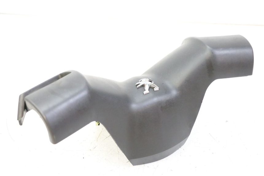 photo de HANDLEBAR COVER FRONT PEUGEOT CITYSTAR 125 (2011 - 2017) - Fixing points details