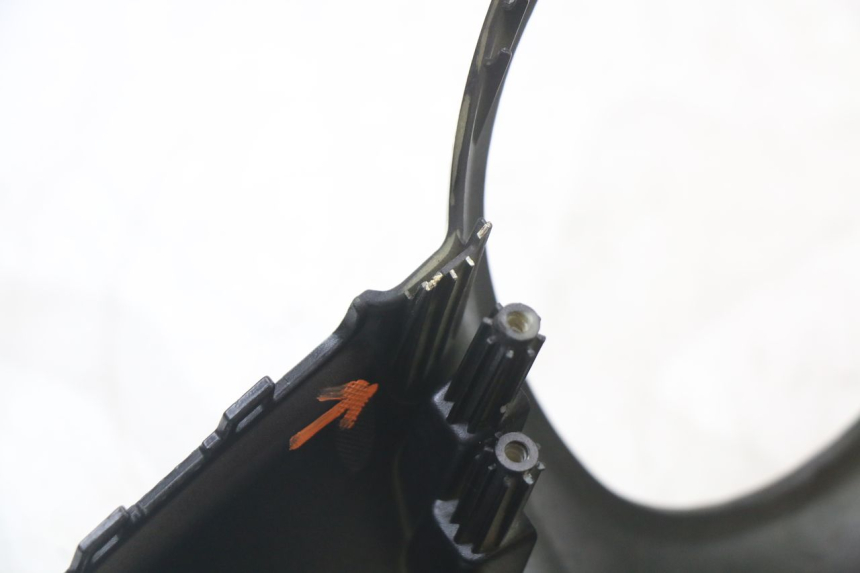 photo de HANDLEBAR COVER FRONT PEUGEOT DJANGO 125 (2014 - 2017) - Fixing points details