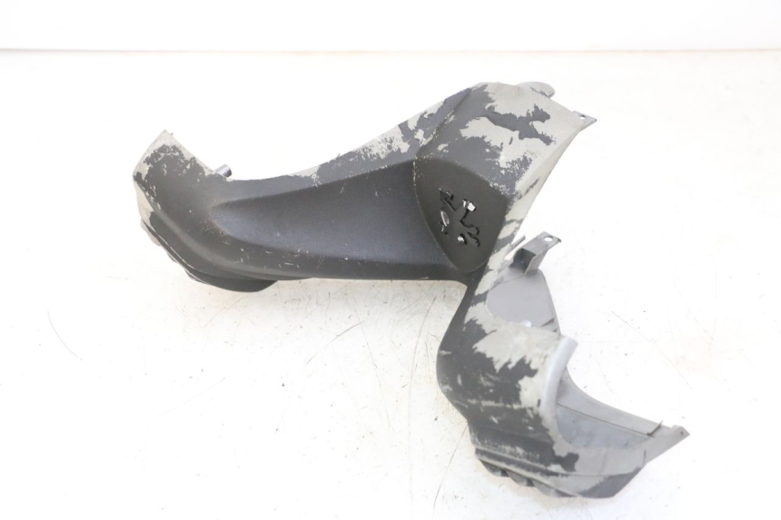 photo de HANDLEBAR COVER FRONT PEUGEOT ELYSTAR 50 (2002 - 2014) - Fixing points details