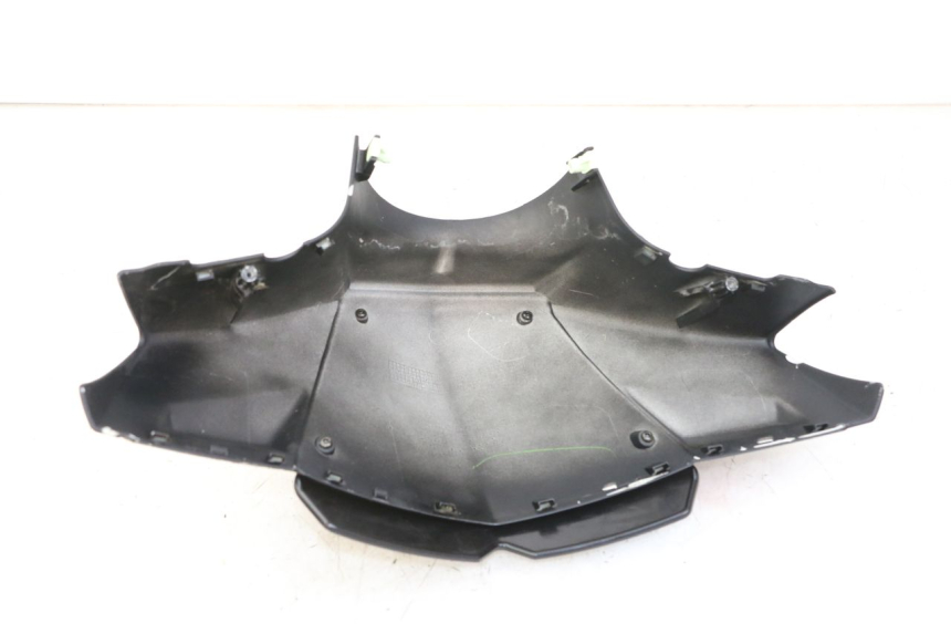 photo de HANDLEBAR COVER FRONT PEUGEOT KISBEE 4T 50 (2018 - 2022) - Zoom on usage condition