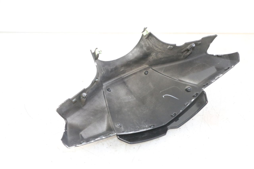 photo de HANDLEBAR COVER FRONT PEUGEOT KISBEE 4T 50 (2018 - 2022) - Technical close-up