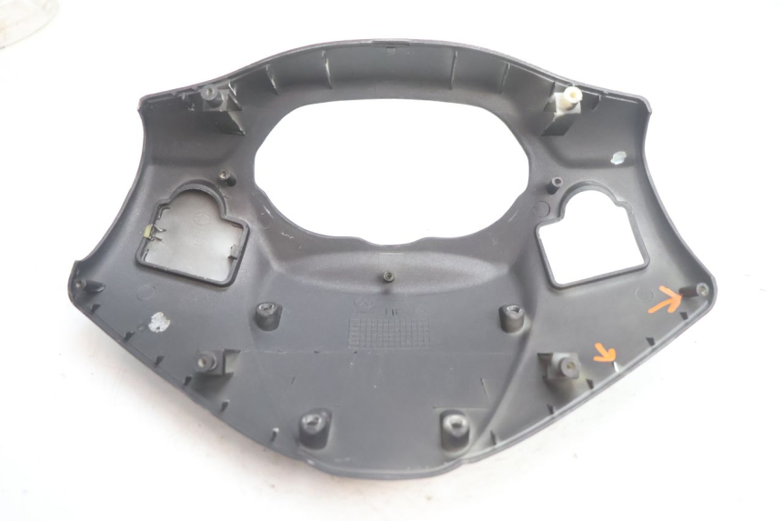 photo de HANDLEBAR COVER FRONT KEEWAY RY6 2T 50 (2011 - 2019) - Technical close-up