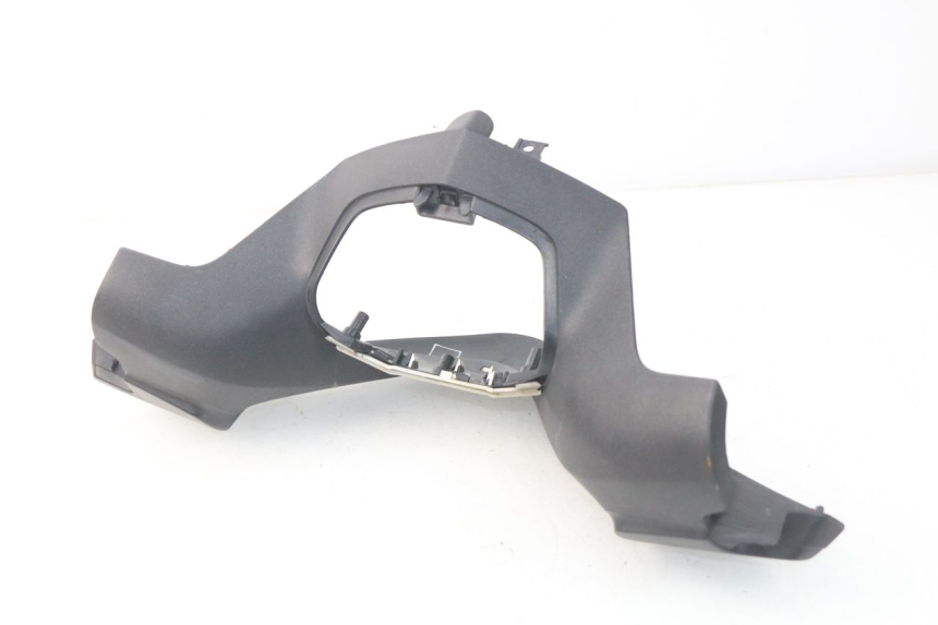 photo de HANDLE BAR FRONT PANEL PEUGEOT SATELIS 300 (2012 - 2015) - Fixing points details