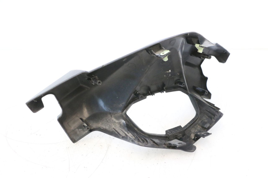 photo de HANDLE BAR FRONT PANEL PEUGEOT SATELIS 125 (2006 - 2009) - Zoom on usage condition