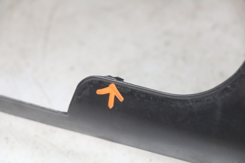 photo de HANDLEBAR COVER FRONT PEUGEOT SPEEDFIGHT LC 50 (1996 - 2002) - Checked used part