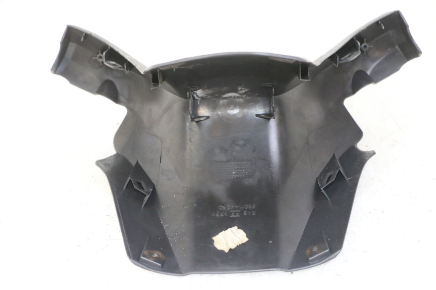 photo de HANDLEBAR COVER FRONT SUZUKI UH BURGMAN 125 (2002 - 2006) - Technical close-up
