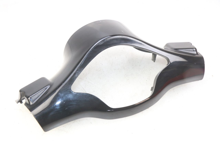 photo de HANDLEBAR COVER FRONT PIAGGIO VESPA PRIMAVERA 2T 50 (2013 - 2018) - Fixing points details
