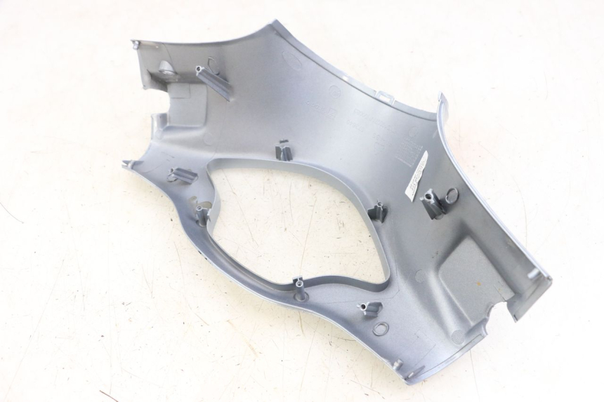 photo de HANDLEBAR COVER FRONT PIAGGIO VESPA PRIMAVERA 4T 50 (2021 - 2024) - Fixing points details