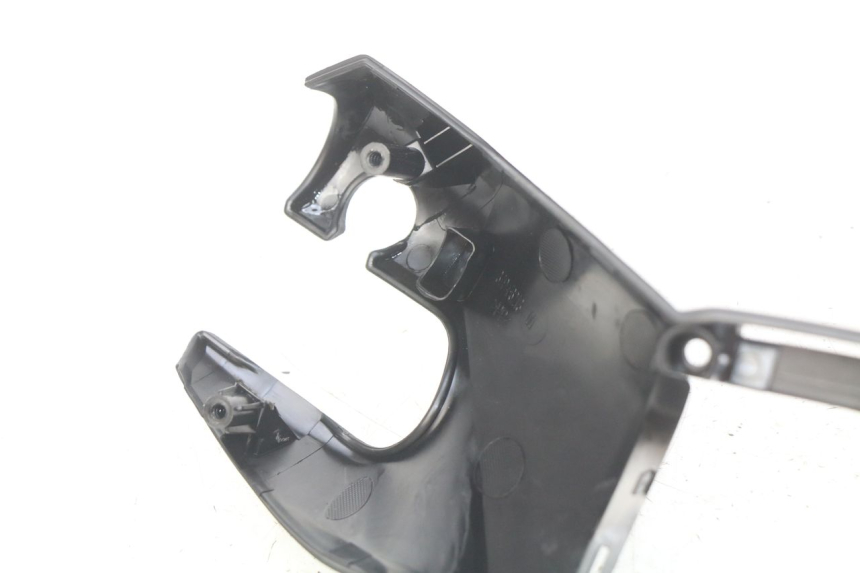 photo de HANDLEBAR COVER FRONT YAMAHA X-MAX XMAX 125 (2010 - 2013) - Technical close-up