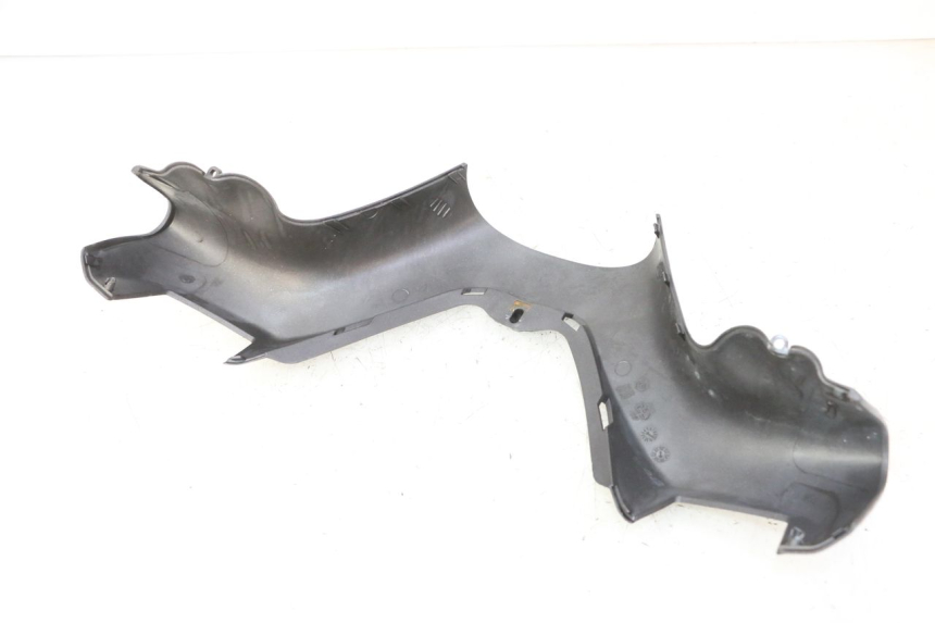 photo de HANDLEBAR COVER FRONT PIAGGIO X9 EVOLUTION 125 (2003 - 2007) - Zoom on usage condition