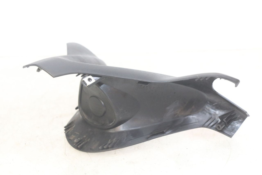 photo de HANDLEBAR COVER FRONT YAMAHA YP MAJESTY 400 (2004 - 2008) - Zoom on usage condition