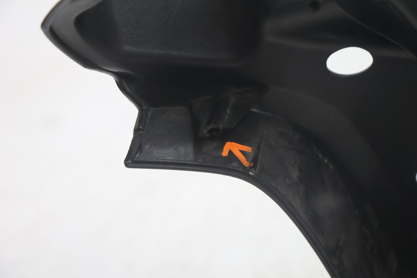 photo de HANDLEBAR COVER FRONT YAMAHA YP MAJESTY 125 (2002 - 2006) - Fixing points details