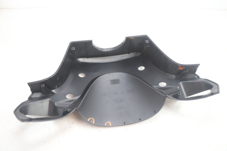 photo de HANDLEBAR COVER FRONT YAMAHA YP MAJESTY 125 (2002 - 2006) - Markings and original references