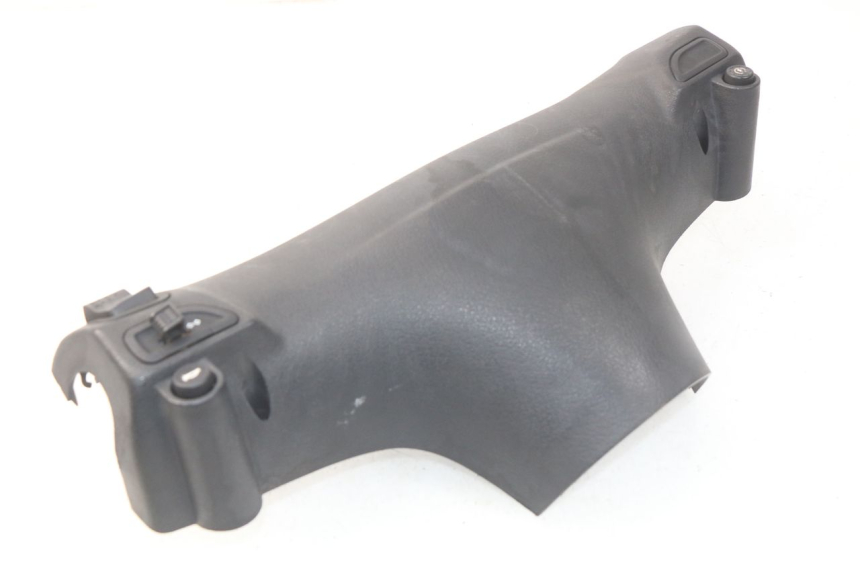 photo de HANDLEBAR SWITCH COVER PIAGGIO FLY 2T 50 (2004 - 2017) - Zoom on usage condition
