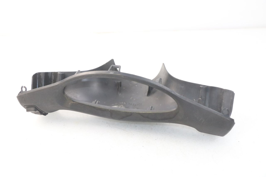 photo de HANDLEBAR SWITCH COVER PIAGGIO FLY 2T 50 (2004 - 2017) - Fixing points details