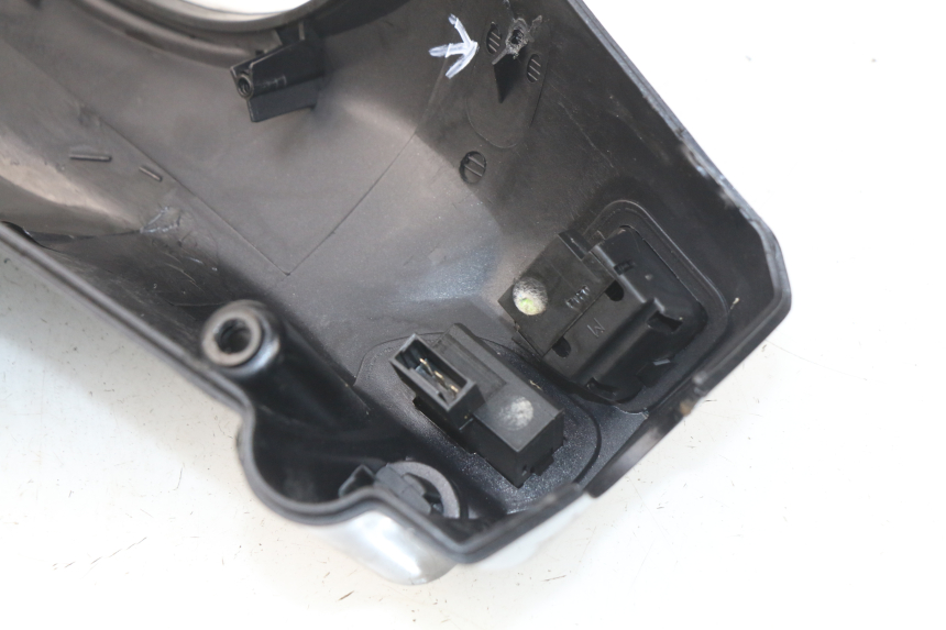 photo de HANDLE BAR PANEL SWITCH PIAGGIO FLY IE 125 (2012 - 2017) - Detailed visual inspection