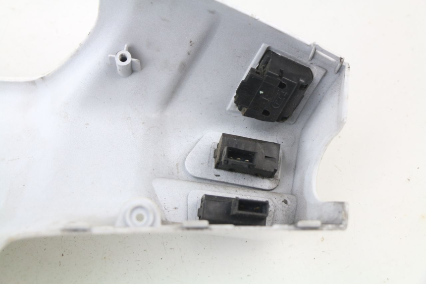 photo de HANDLE BAR PANEL SWITCH KYMCO LIKE 2T 50 (2009 - 2018) - Zoom on usage condition