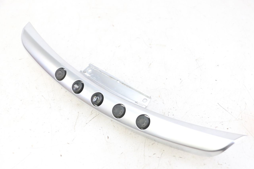 photo de HANDLE BAR PANEL SWITCH PIAGGIO MP3 500 (2014 - 2017) - Fixing points details