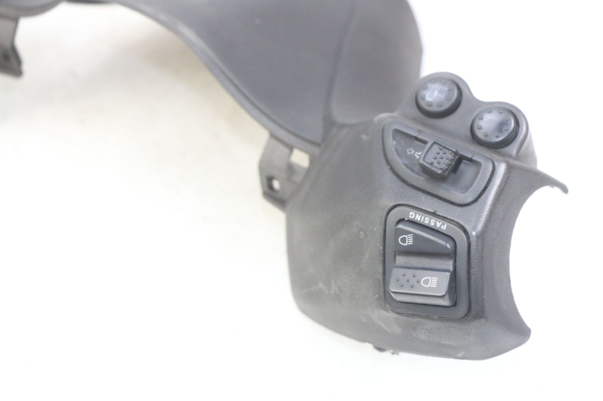 photo de HANDLEBAR SWITCH COVER PIAGGIO X9 EVOLUTION 125 (2003 - 2007) - Zoom on usage condition