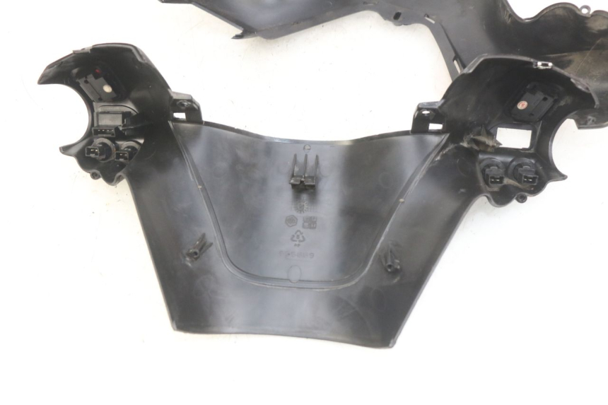 photo de HANDLEBAR SWITCH COVER PIAGGIO XEVO - X EVO 125 (2007 - 2017) - Markings and original references