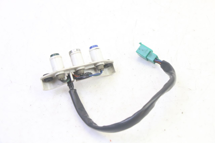 photo de HANDLE BAR PANEL SWITCH KYMCO ZING 125 (1997 - 2003) - Zoom on usage condition