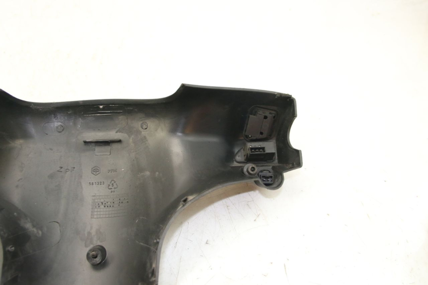photo de HANDLEBAR SWITCH COVER PIAGGIO ZIP 4T 50 (2018 - 2020) - Zoom on usage condition