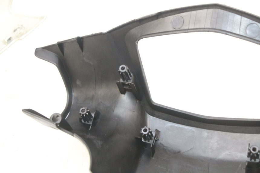 photo de HANDLEBAR COVER PEUGEOT KISBEE 2T 50 (2010 - 2017) - Focus on structure