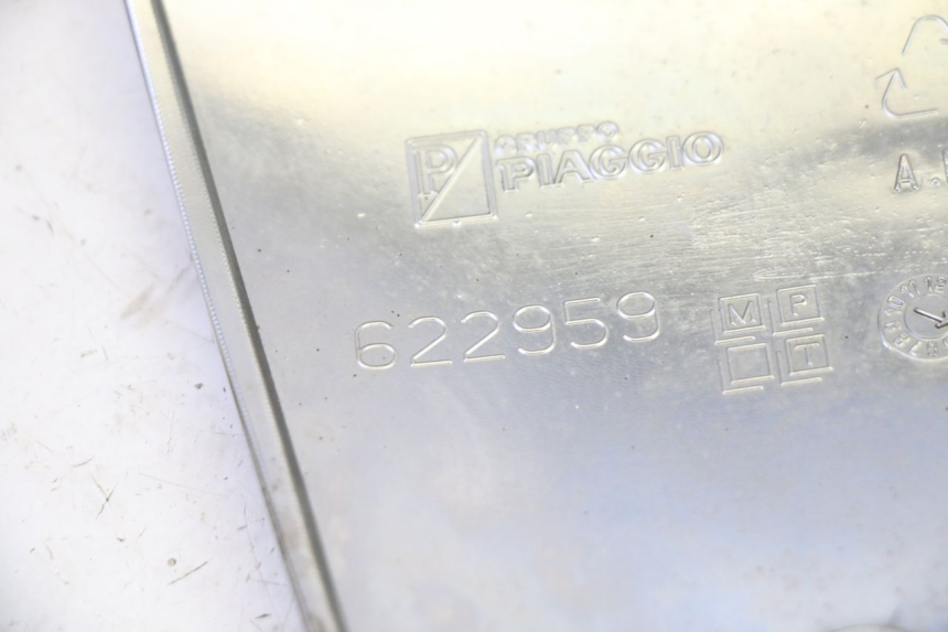 photo de HANDLE BAR PANEL PIAGGIO MP3 RL 250 (2006 - 2010) - Fixing points details