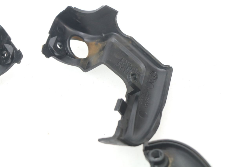 photo de HANDLE BAR PANEL APRILIA SCARABEO GT 125 (1999 - 2007) - Additional view of the item