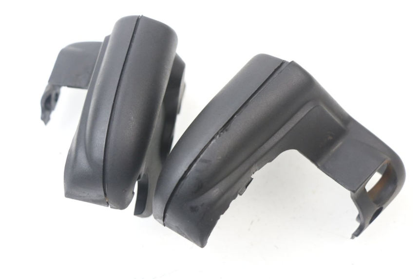 photo de HANDLE BAR PANEL APRILIA SCARABEO GT 125 (1999 - 2007) - Zoom on usage condition