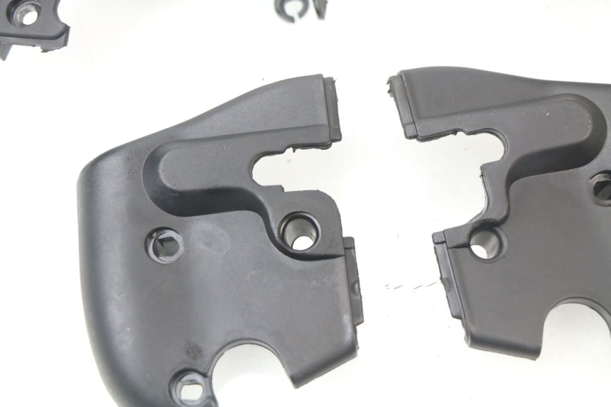 photo de HANDLE BAR PANEL APRILIA SCARABEO GT 125 (1999 - 2007) - Technical close-up