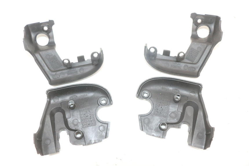 photo de HANDLE BAR PANEL APRILIA SCARABEO GT 125 (1999 - 2007) - Alternative perspective