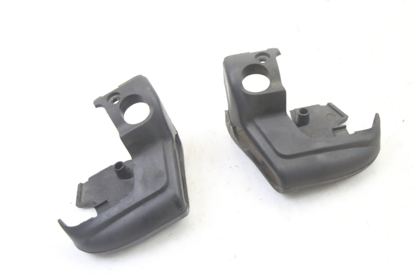 photo de HANDLE BAR PANEL APRILIA SCARABEO GT TOURING 125 (1999 - 2005) - Zoom on usage condition