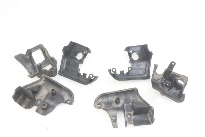 photo de HANDLEBAR COVER APRILIA SCARABEO LIGHT 125 (2007 - 2011) - Component detail