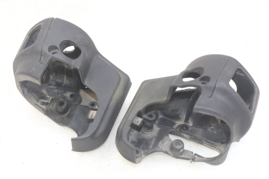 photo de HANDLEBAR COVER APRILIA SCARABEO LIGHT 125 (2007 - 2011) - Technical close-up