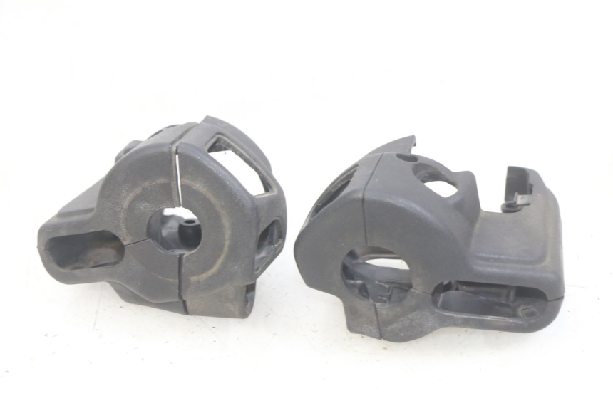 photo de HANDLEBAR COVER APRILIA SCARABEO LIGHT 125 (2007 - 2011) - Fixing points details