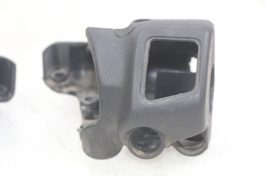 photo de HANDLEBAR COVER APRILIA SCARABEO LIGHT 125 (2007 - 2011) - Checked used part