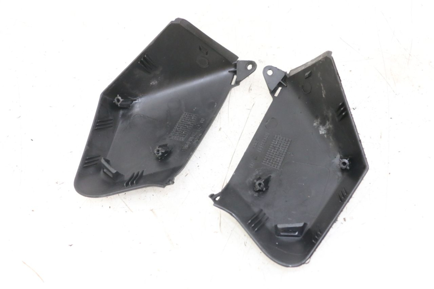 photo de HANDLEBAR COVER YAMAHA X-MAX XMAX 250 (2006 - 2009) - Component detail
