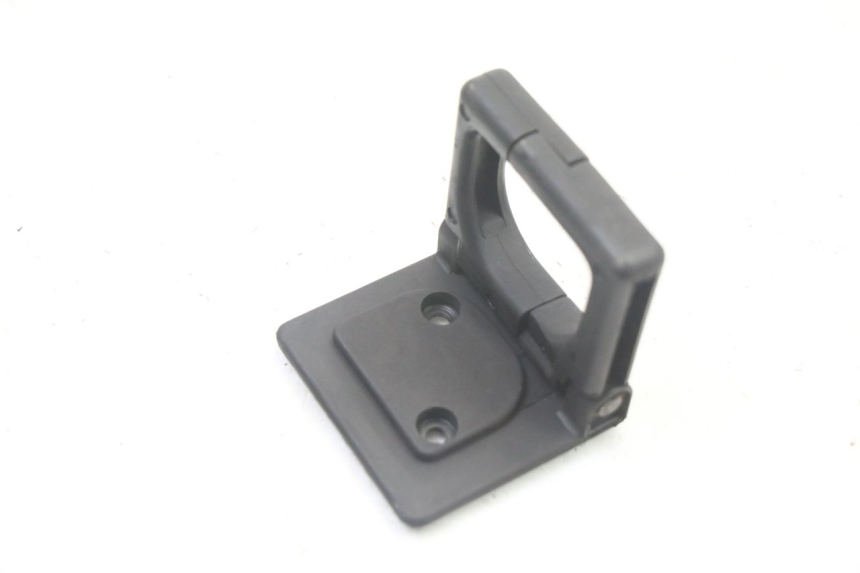 photo de LUGGAGE HOOK PEUGEOT CITYSTAR 50 (2013 - 2017) - Zoom on usage condition