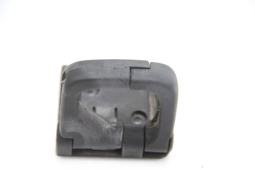 photo de BAG HOOK HONDA FES PANTHEON 125 (2003 - 2007) - Zoom on usage condition