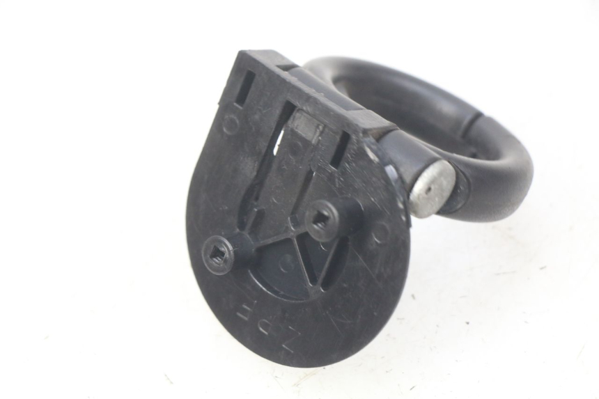 photo de LUGGAGE HOOK PIAGGIO FLY 2T 50 (2004 - 2017) - Zoom on usage condition