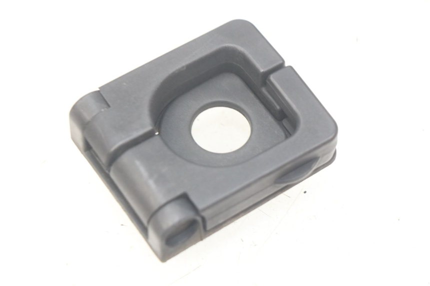 photo de LUGGAGE HOOK PEUGEOT KISBEE 2T 50 (2010 - 2017) - Zoom on usage condition