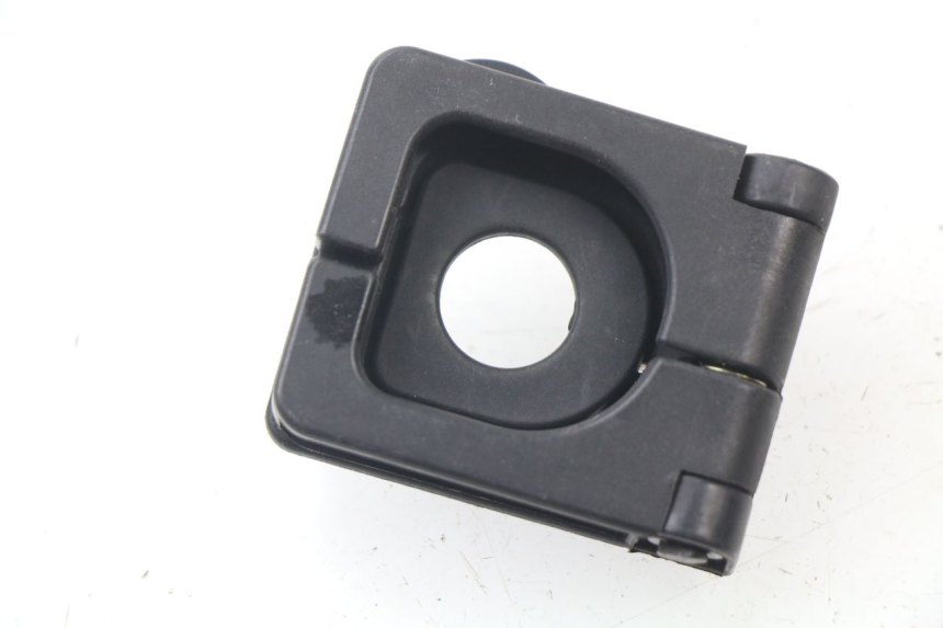 photo de LUGGAGE HOOK PEUGEOT KISBEE 4T 50 (2010 - 2017) - Zoom on usage condition