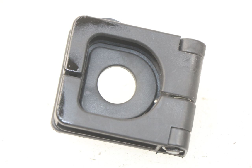 photo de LUGGAGE HOOK PEUGEOT KISBEE 4T 50 (2018 - 2022) - Zoom on usage condition