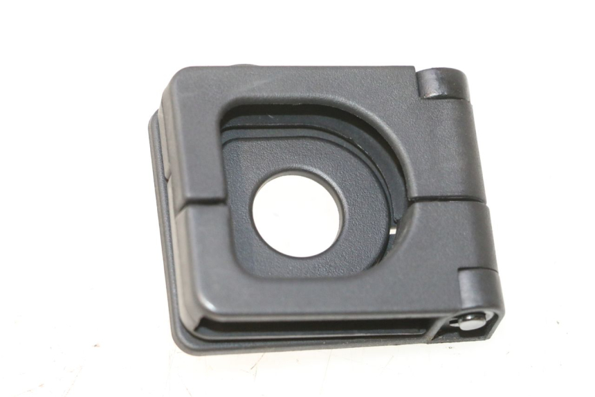 photo de BAG HOOK PEUGEOT KISBEE 4T 50 (2023 - 2026) - Zoom on usage condition
